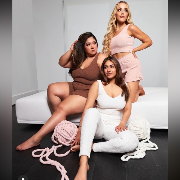 Pink loop yarn shorts set Buffbunny - Picture 2 of 8